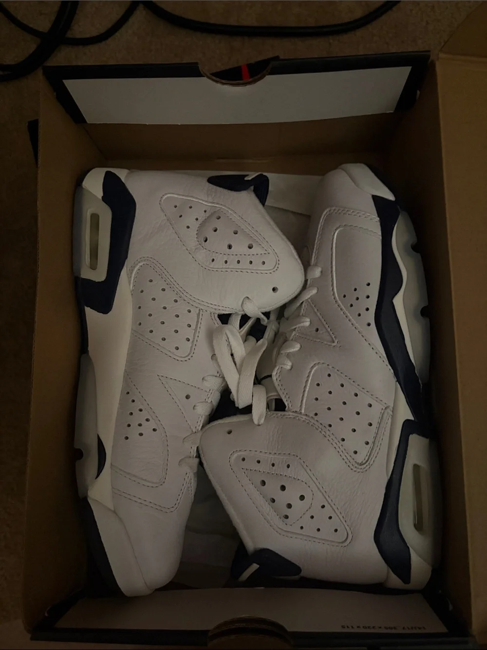 Jordan Men's White and Navy Retro Basketball Sneakers